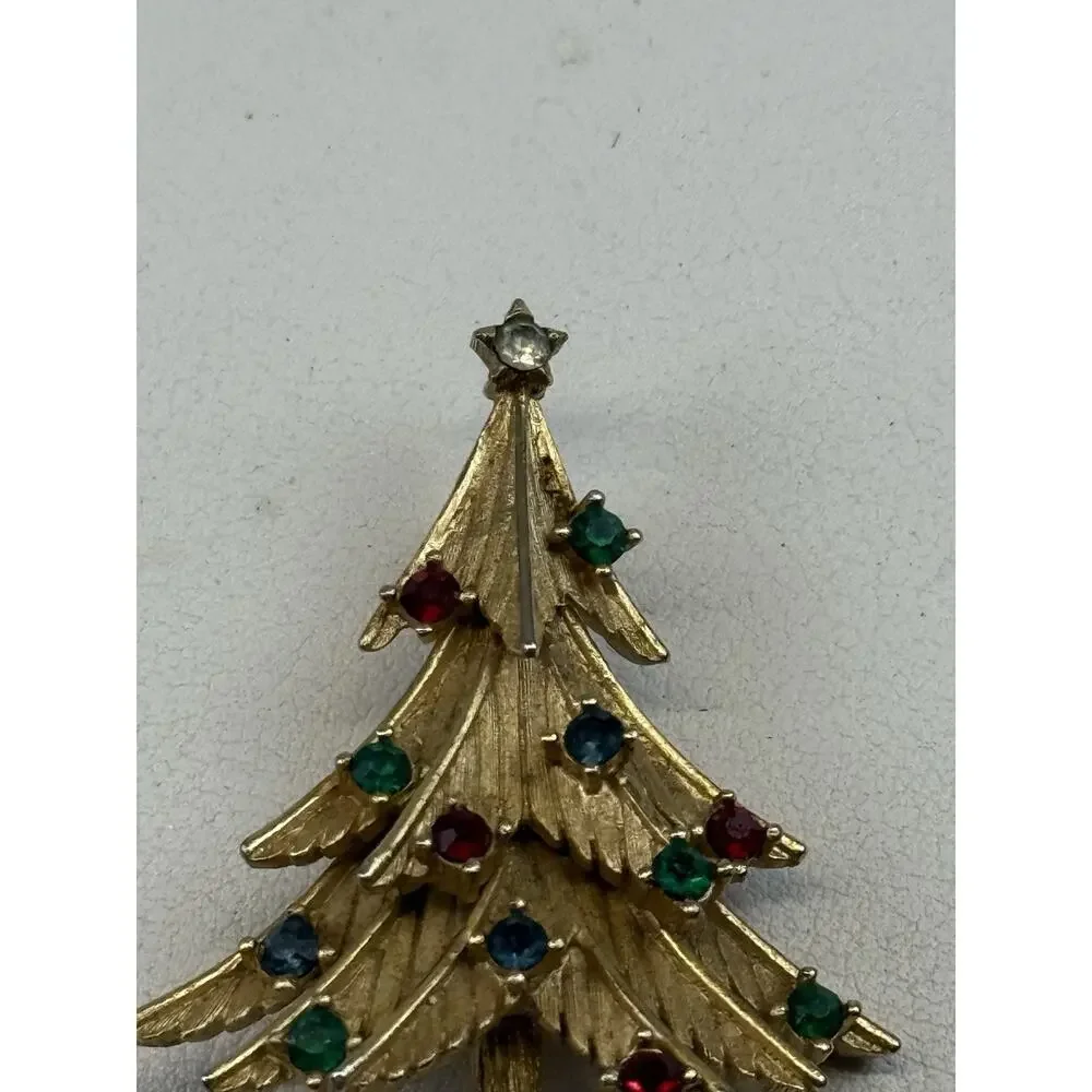 Trifari Vintage Gold Tone Christmas Tree Brooch Red & Green Rhinestones